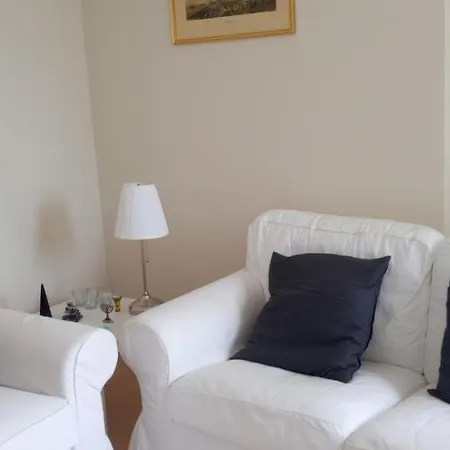 Apartamento Amplio En Urbanizacion Con Piscina. *