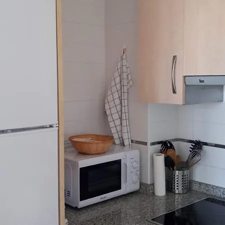 Apartamento Amplio En Urbanizacion Con Piscina. Apartment *