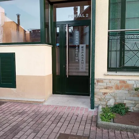 Apartamento Amplio En Urbanizacion Con Piscina.